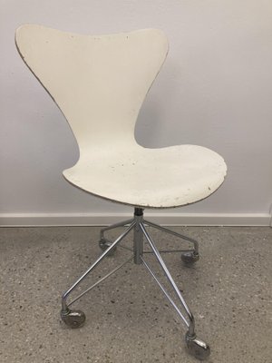 Model 3117 Swivel Chair by Arne Jacobsen for Fritz Hansen Denmark