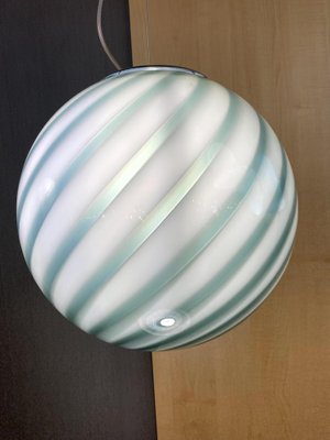 Milchig-grüne Kugel Lampe aus Murano Glas Swirl von Simoeng
