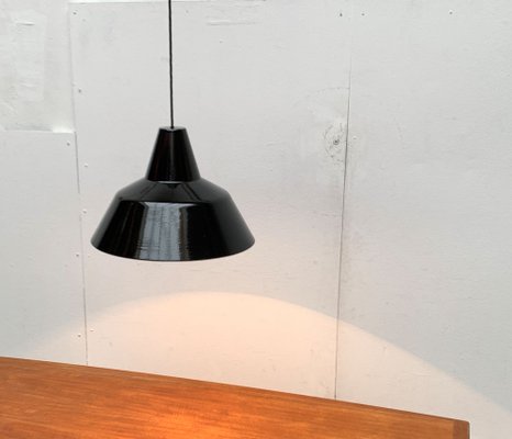 Ryg, ryg, ryg del Arkitektur ingeniørarbejde Large Mid-Century Danish Emaille Amatur Pendant Lamp for Louis Poulsen,  1960s for sale at Pamono