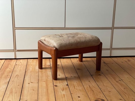 Small mid century ottoman deals