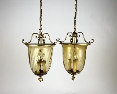 Lanterne grandi vintage in ottone placcato oro e vetro, Francia, anni '70,  set di 2 in vendita su Pamono