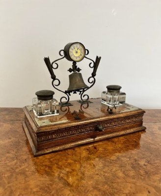 Antike viktorianische Schreibtischuhr aus Nussholz bei Pamono kaufen