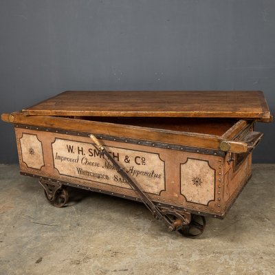 ANTIQUE 20thC LOUIS VUITTON TRUNK IN WOVEN CANVAS, PARIS c.1900