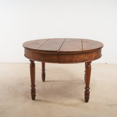 Extendable walnut deals table
