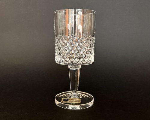 https://cdn20.pamono.com/p/g/1/5/1576066_br92sb5bq1/lead-crystal-wine-glasses-with-diamond-pattern-from-barthmann-west-germany-1970s-set-of-6-4.jpg