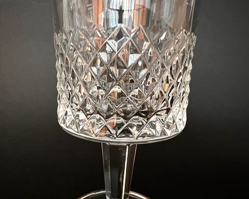 https://cdn20.pamono.com/p/g/1/5/1576066_u32rajpqs1/lead-crystal-wine-glasses-with-diamond-pattern-from-barthmann-west-germany-1970s-set-of-6-5.jpg