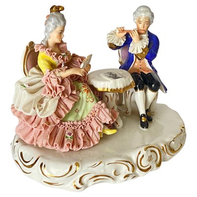Dresden レース人形　会話が弾むカップル　アンティーク Lace Porcelain Couple Playing Chess in Blue and Pink, Dresden