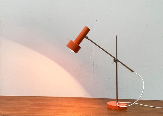 Beliani Minimalistische Tischlampe – Offener Metall-Schirm Auf Betonfuß, Messing-Optik, E27, 40W Max., 155cm Kabel