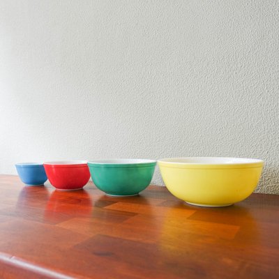 Vintage Pyrex Mixing Bowls, 1950s, Set of 4 for sale at Pamono