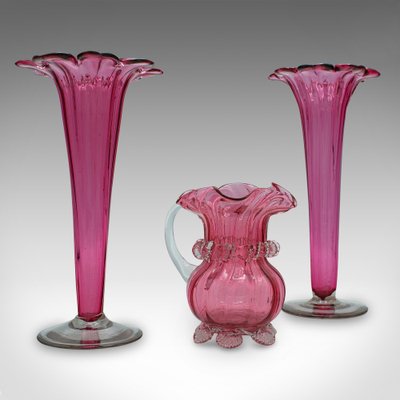 Vasi decorativi vintage in vetro a forma di mirtillo rosso, Regno Unito,  anni '30, set di 3 in vendita su Pamono