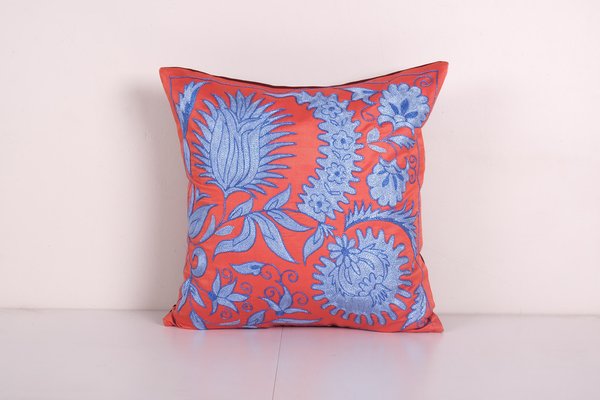 https://cdn20.pamono.com/p/g/1/5/1583074_oxbm6cil0p/vintage-crimson-red-embroidery-samarkand-suzani-silk-cushion-cover-1.jpg