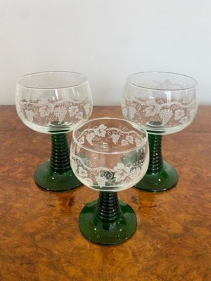 https://cdn20.pamono.com/p/g/1/5/1584147_xhhju2ui2u/antique-engraved-wine-glasses-1880-set-of-8-4.jpg