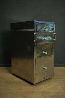 Vintage Edelstahl Kommode auf Rollen bei Pamono kaufen Vintage Edelstahl Kommode auf Rollen bei Pamono kaufen