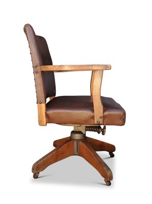 Stationary desk 2024 chair that swivels