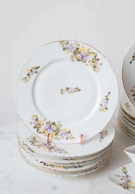 Porzellangeschirr mit Blumen von Limoges, 1940er, 36 . Set bei Pamono kaufen