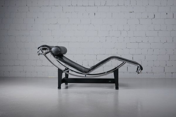 Black LC4 Chaise Longue by Le Corbusier, Pierre Jeanneret & Charlotte  Perriand for Cassina for sale at Pamono
