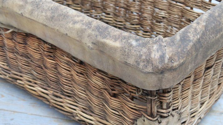 Cesta para pan francesa antigua grande de mimbre, 1900 en venta en Pamono