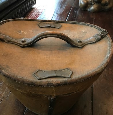 Antique Leather Hat Box for sale at Pamono