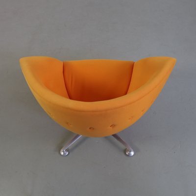 https://cdn20.pamono.com/p/g/1/5/1598328_j4pdgrgf6c/egg-style-swivel-lounge-chair-1960s-9.jpg