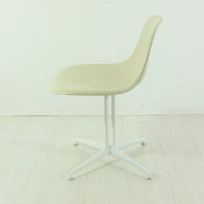 Cremefarbene Stühle