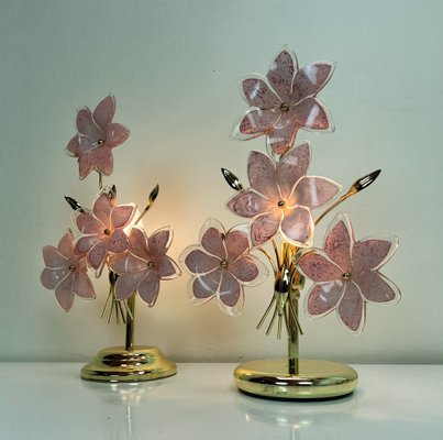 Italienische Regency Murano Glas Tischlampen mit rosa Blumen, 1980er, 2er Set bei Pamono kaufen