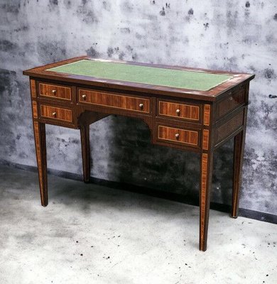 https://cdn20.pamono.com/p/g/1/6/1603898_qhqkcj73m8/kingswood-veneer-desk-with-green-top-2.jpg