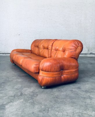ヨーロピアン調3人掛けソファー　CERTIFICATO DI QUALITA  made in　ITALY Mid-Century Modern Italian Leather 3 Seat Sofa, 1970s for sale at
