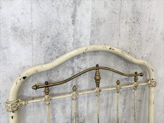 Vintage iron bed deals