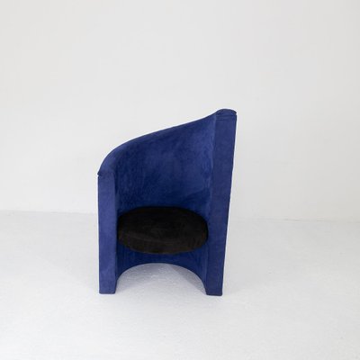 Poltrona in velluto blu e nero, anni '70 in vendita su Pamono