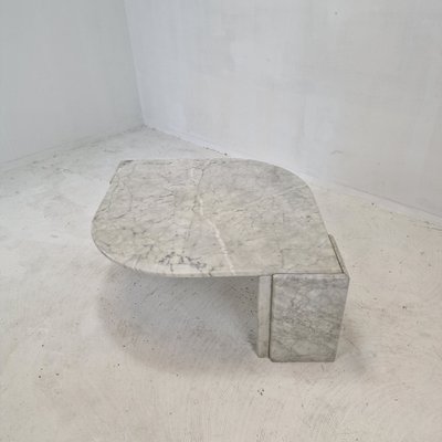 Italian Teardrop Shaped Marble Coffee Table, 1980s for sale at Pamono