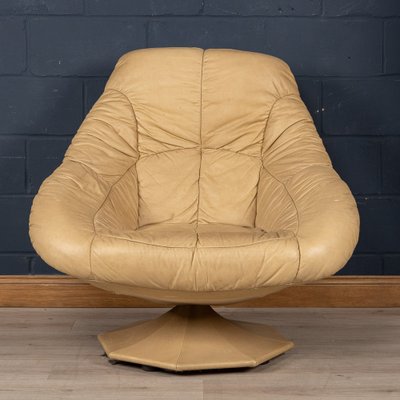 Italian Cream Leather Lounge Chair 1970 for sale at Pamono