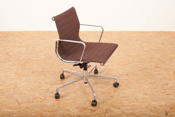Alu Chair Ea 118 Frame Aluminum Chrome Plated with Rollers by Ray and Charles Eames for Vitra 1958 for sale at Pamono
