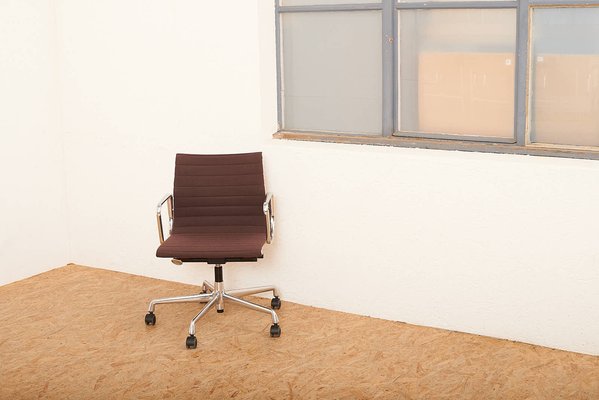 Alu Chair Ea 118 Frame Aluminum Chrome Plated with Rollers by Ray