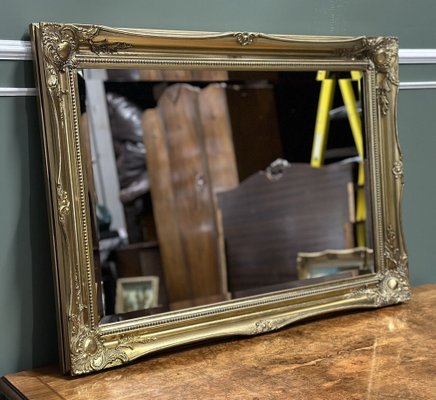 Specchio da parete vintage dorato e dorato, anni '70 in vendita su Pamono