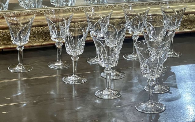 https://cdn20.pamono.com/p/g/1/6/1618143_xnbunup050/crystal-wine-glasses-of-sevres-niagara-model-1950s-set-of-11-1.jpg