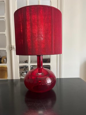 Lampada vintage in vetro rosso di Ikea, inizio XXI secolo in vendita su  Pamono
