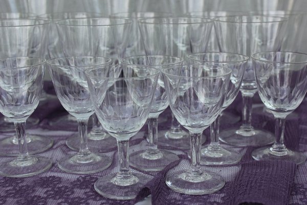 Bicchieri da acqua, vino e liquori in cristallo in stile Art Déco, anni  '60, set di 22 in vendita su Pamono