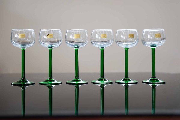 https://cdn20.pamono.com/p/g/1/6/1620365_jp49h676sx/liqueur-or-wine-glasses-from-luminarc-france-1970s-set-of-6-1.jpg