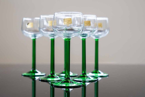 https://cdn20.pamono.com/p/g/1/6/1620365_p68fec6vzz/liqueur-or-wine-glasses-from-luminarc-france-1970s-set-of-6-5.jpg
