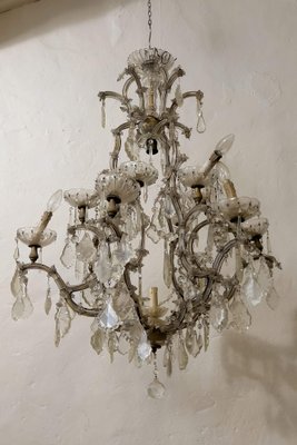https://cdn20.pamono.com/p/g/1/6/1623761_rl1kenc78v/lustre-antique-avec-pampilles-en-cristal-de-boheme-1890s-14.jpg