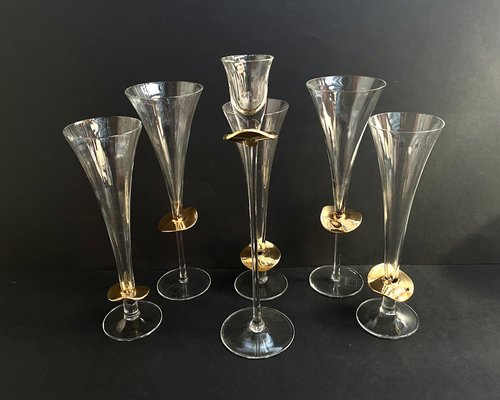 https://cdn20.pamono.com/p/g/1/6/1623934_b3s1bsmsyl/vintage-crystal-glasses-and-candlestick-from-k-k-styling-germany-set-of-6-3.jpg