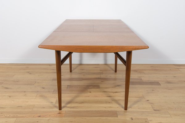 Extendable teak sale table