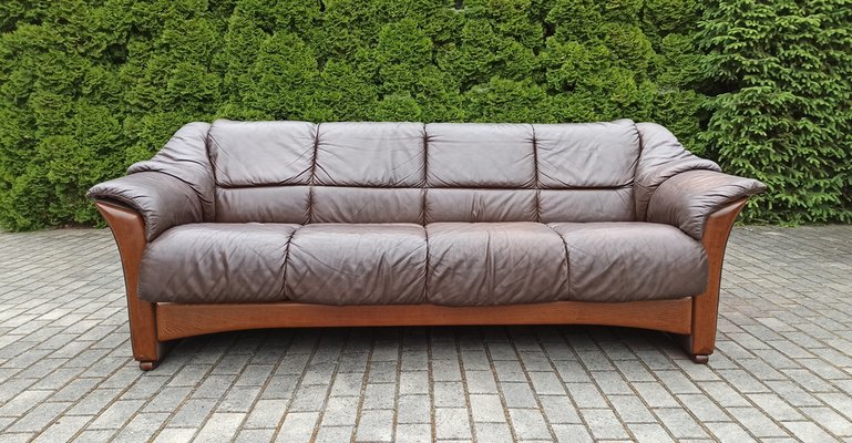 Stressless furniture dealers deals