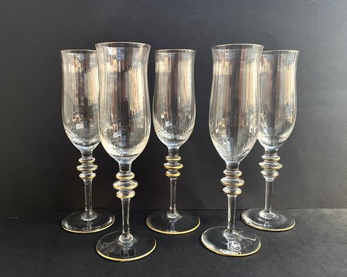 https://cdn20.pamono.com/p/g/1/6/1627121_04zw8g915a/german-crystal-champagne-glasses-by-gallo-1980s-set-of-5-2.jpg