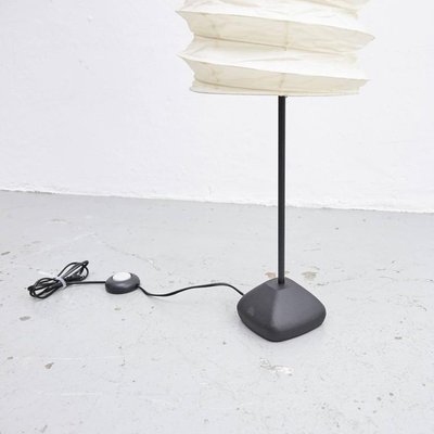 noguchi standing lamp