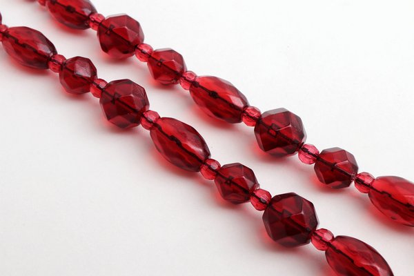 Collier Long Fantaisie Rouge Et Noir – Neuf Avec étiquettes, Plus De 90 Cm, Sans Métal