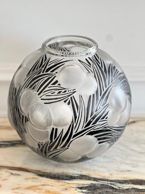 Milchglas Vase von René Lalique, 1926 bei Pamono kaufen
