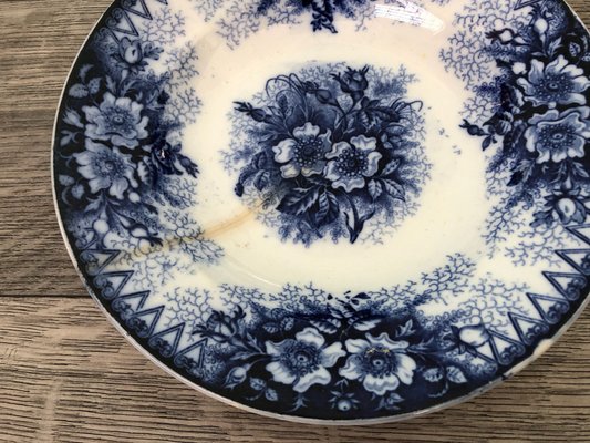 Blue antique dishes 2025