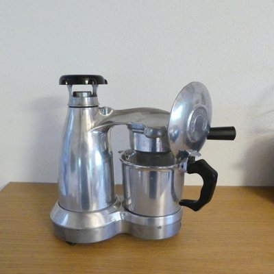 https://cdn20.pamono.com/p/g/1/6/1641684_ucm7peh2g1/italian-aluminum-coffee-machine-la-vesuviana-1950s-2.jpg