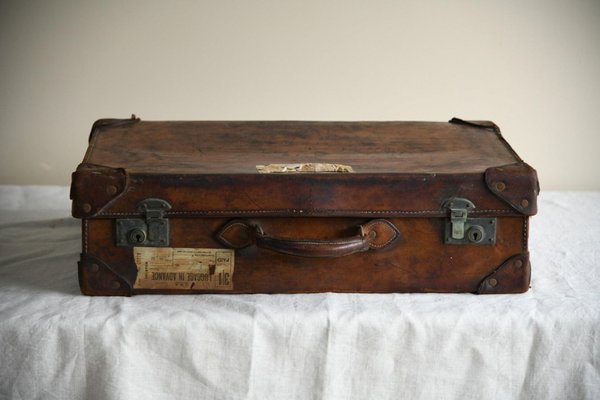 Suitcase leather vintage hotsell